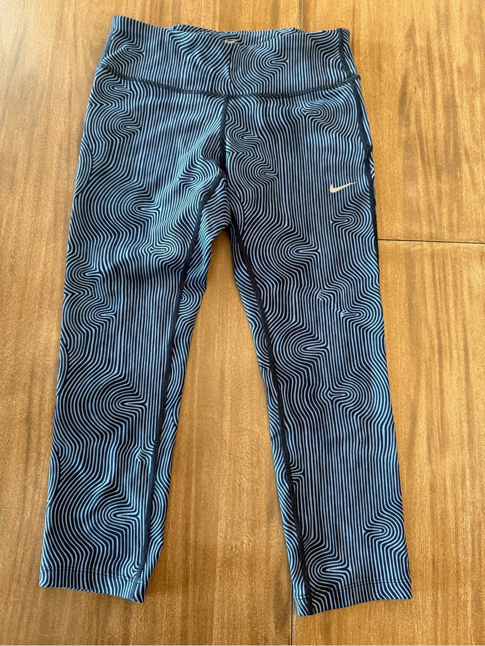 Nike women's Blue & Black Wavy Print Leggings